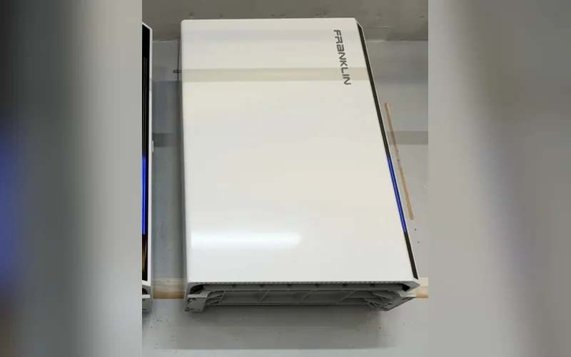 FranklinWH battery cabinet and status indicator